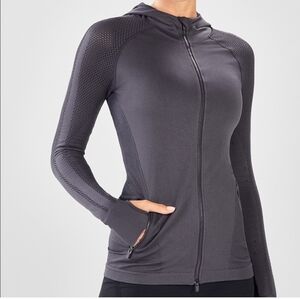 😁NWOT Fabletics Gray Kiley Seamless Full-Zip Hooded Athletic Jacket Size Small